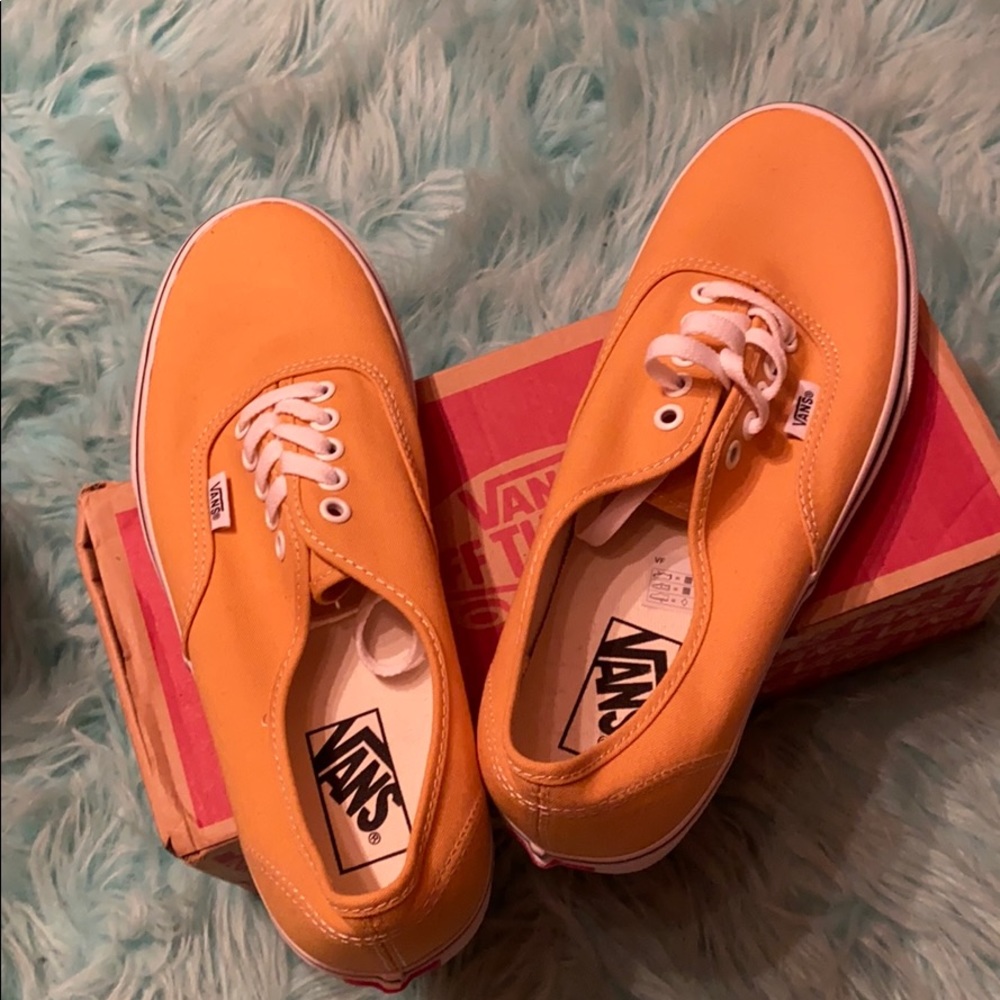 Yellow vans - Picture 4 of 4
